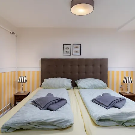 度假居 Fischerhaus 2, Ostsee, 5 Min. Zum Strand, 8 Pers. Kröslin