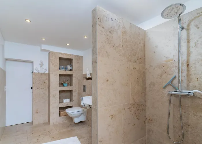 度假居 Fischerhaus 2, Ostsee, 5 Min. Zum Strand, 8 Pers. Kröslin